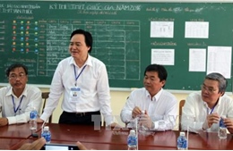 Bộ trưởng Phùng Xuân Nhạ kiểm tra đột xuất các điểm thi 